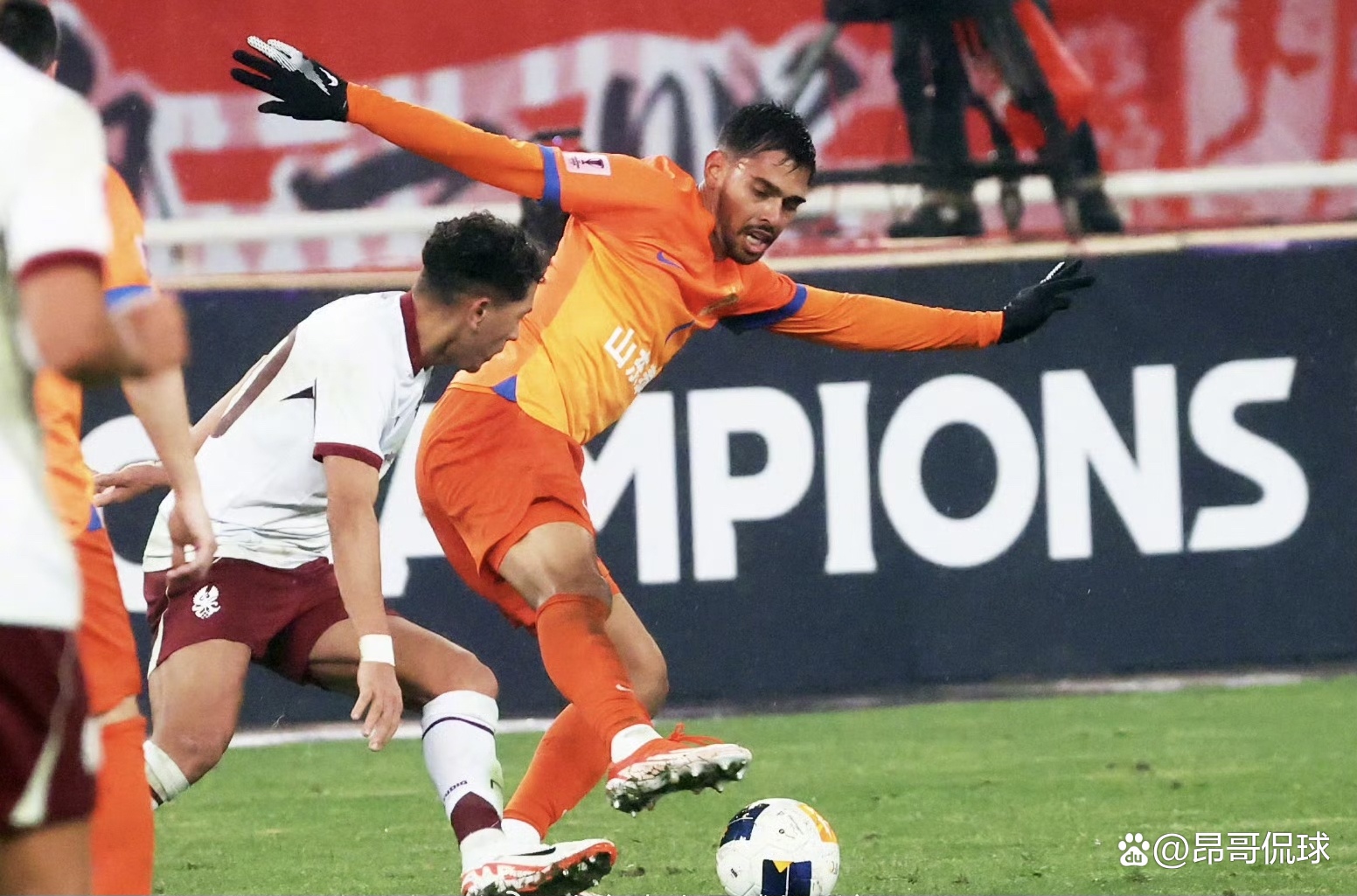 世俱杯时间-包含比赛场面激烈,球队全力拼搏,争取晋级的词条