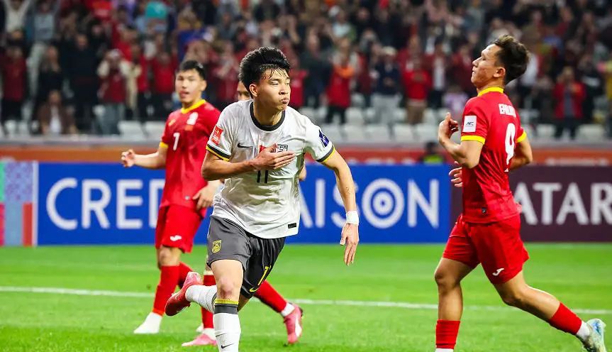 包含比赛场面激烈，球队全力拼搏，争取晋级的词条