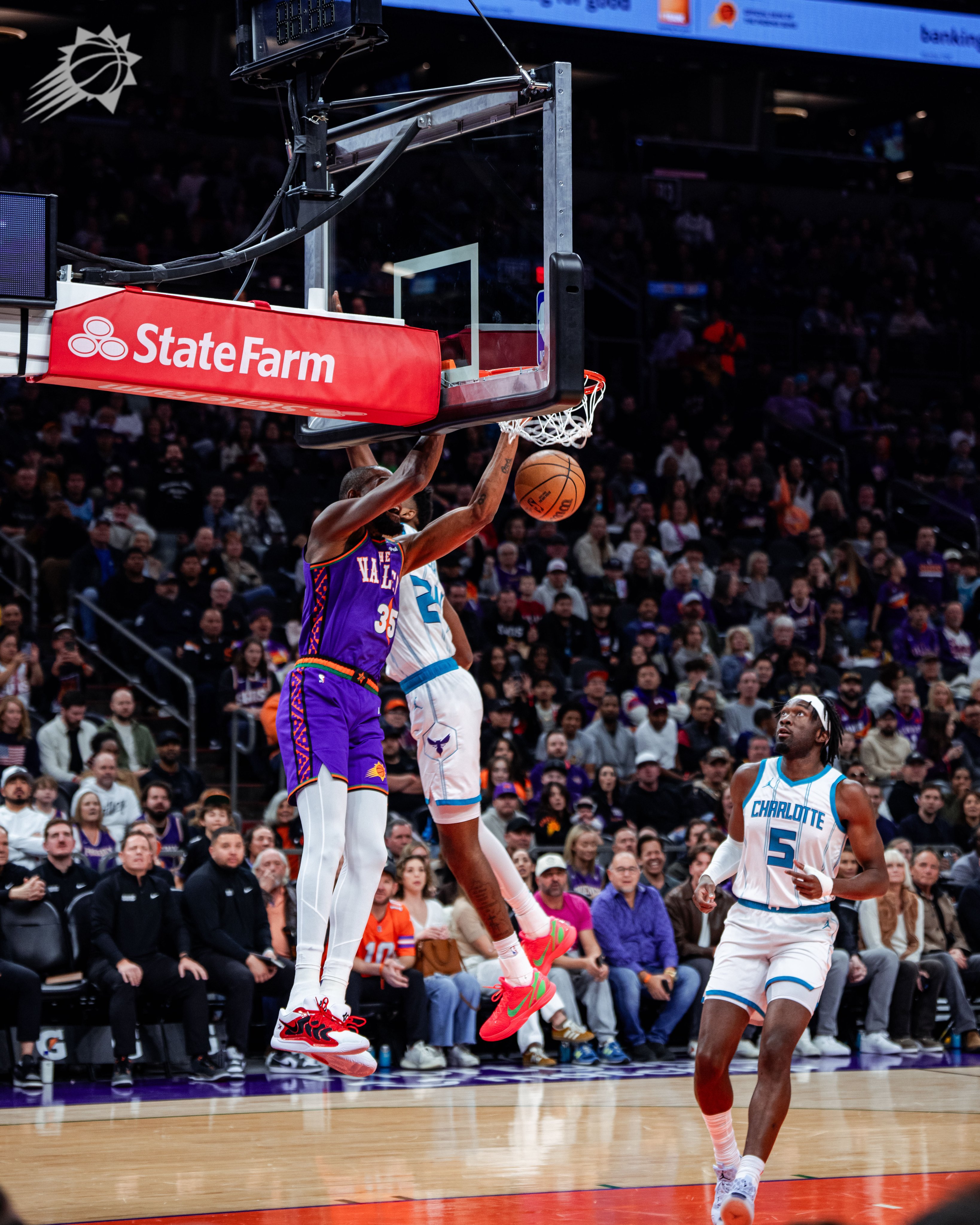 世俱杯官网-黄蜂客场击败马刺,赢得关键一战