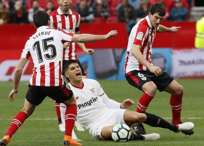 世俱杯冠军-包含比利亚雷亚尔主场大胜巴列卡诺,稳固积分榜前列的词条