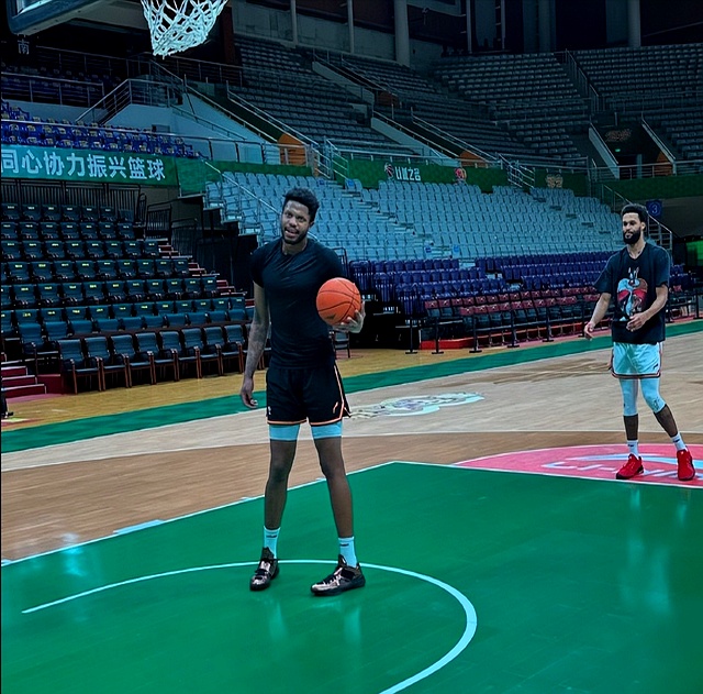 世俱杯决赛-包含篮球盛事精彩火爆,球迷狂热日益高涨的词条