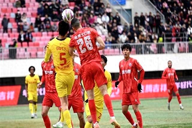 包含陕西大秦热身赛受伤，球队备战受挫的词条