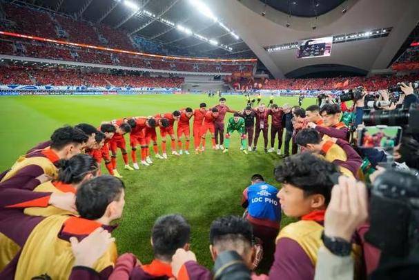 比赛中的精彩瞬间展示球员技术与拼搏精神的简单介绍 比赛中的精彩瞬间展示球员技术与拼搏精神的简单介绍