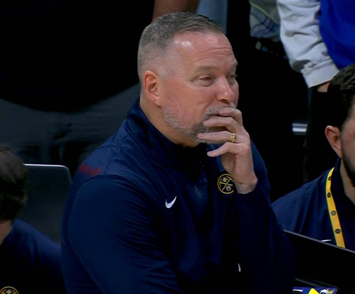 海南队主场惨败,连败困境难解 海南队主场惨败,连败困境难解