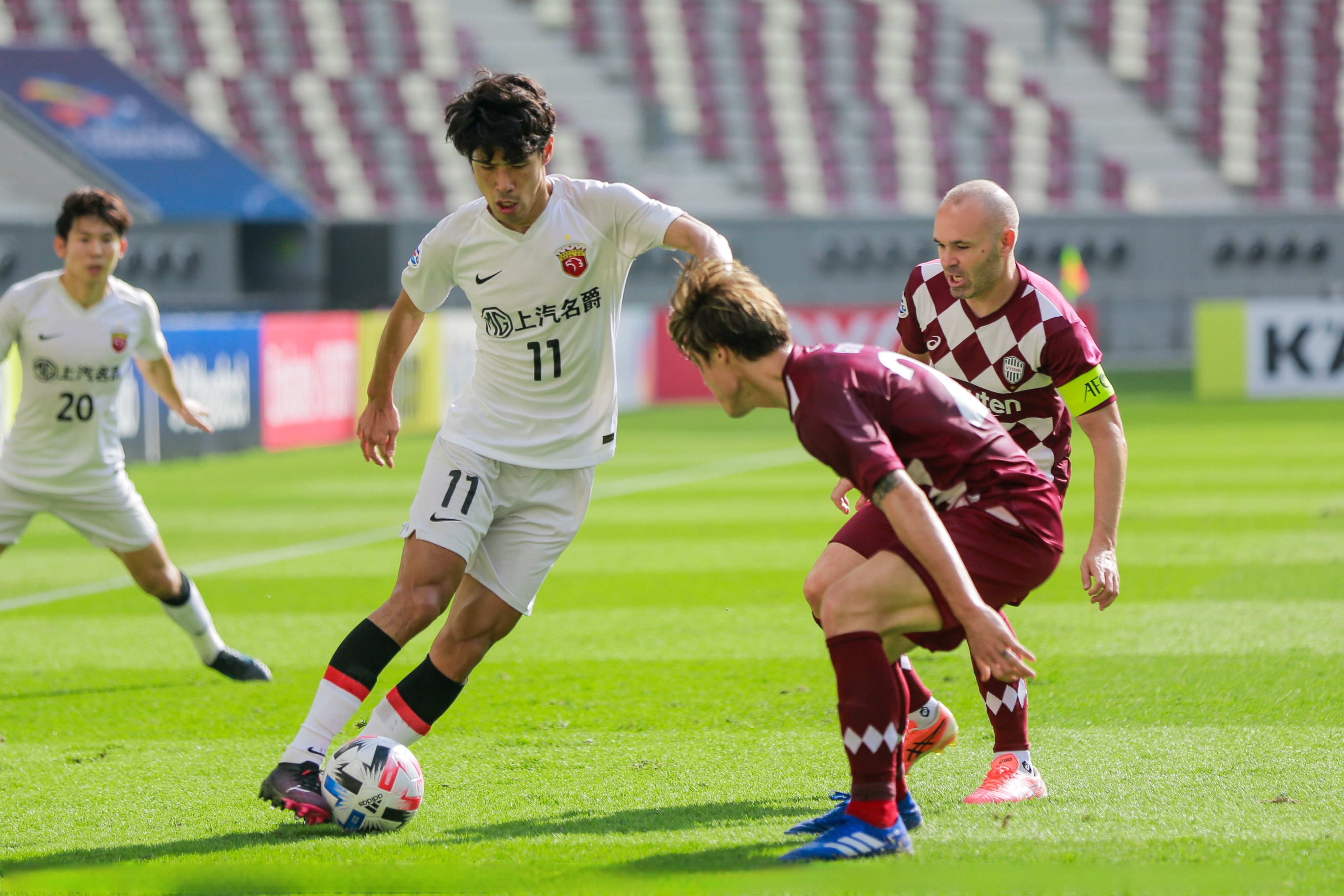 世俱杯赛程-紧张的比赛中球队在逆境中迎来胜利