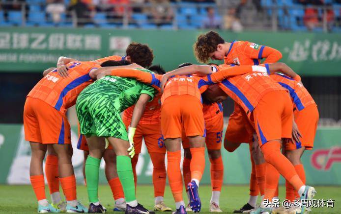 紧张的比赛中球队在逆境中迎来胜利 紧张的比赛中球队在逆境中迎来胜利