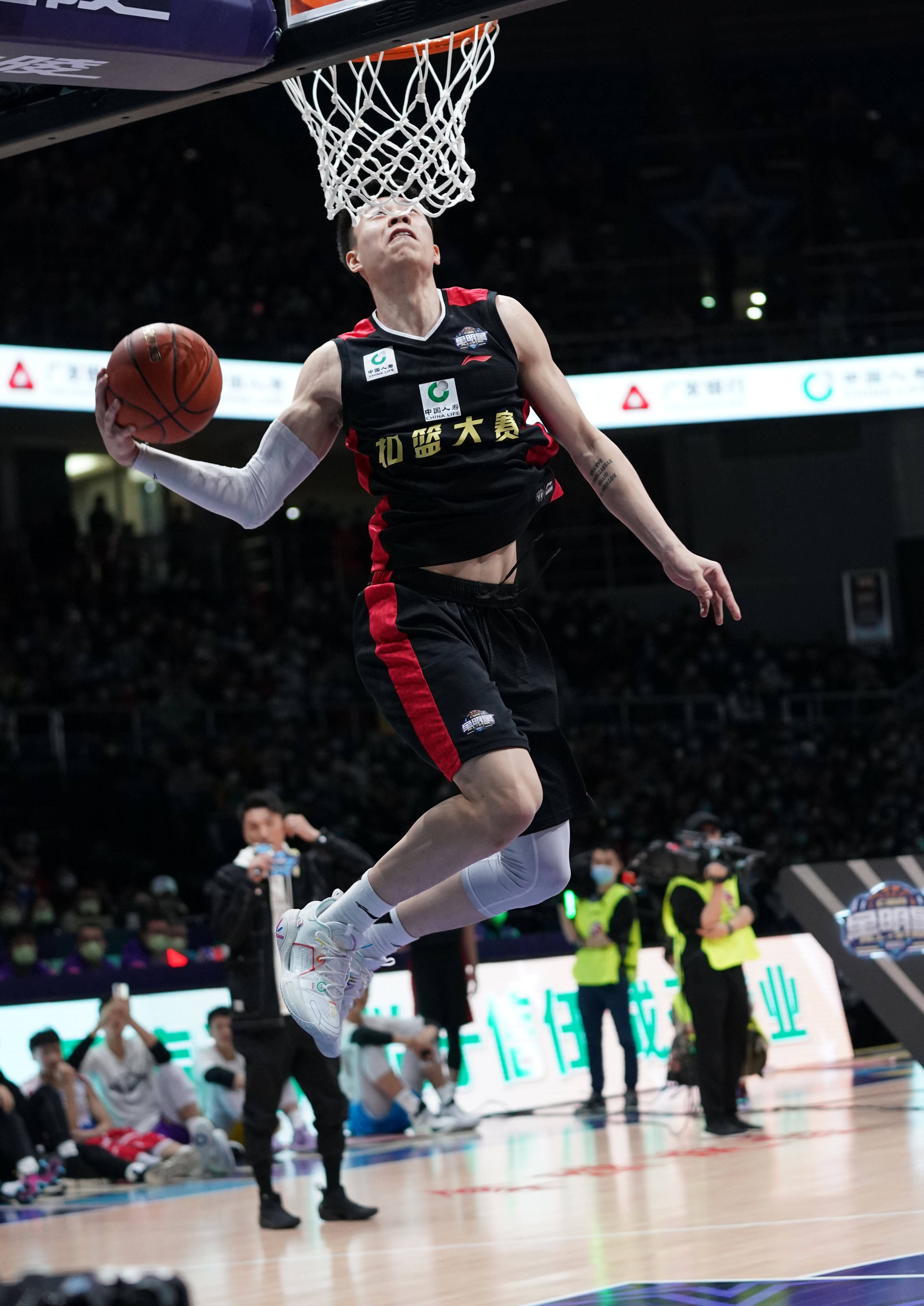 篮球明星大赛引爆全场 篮球明星大赛引爆全场