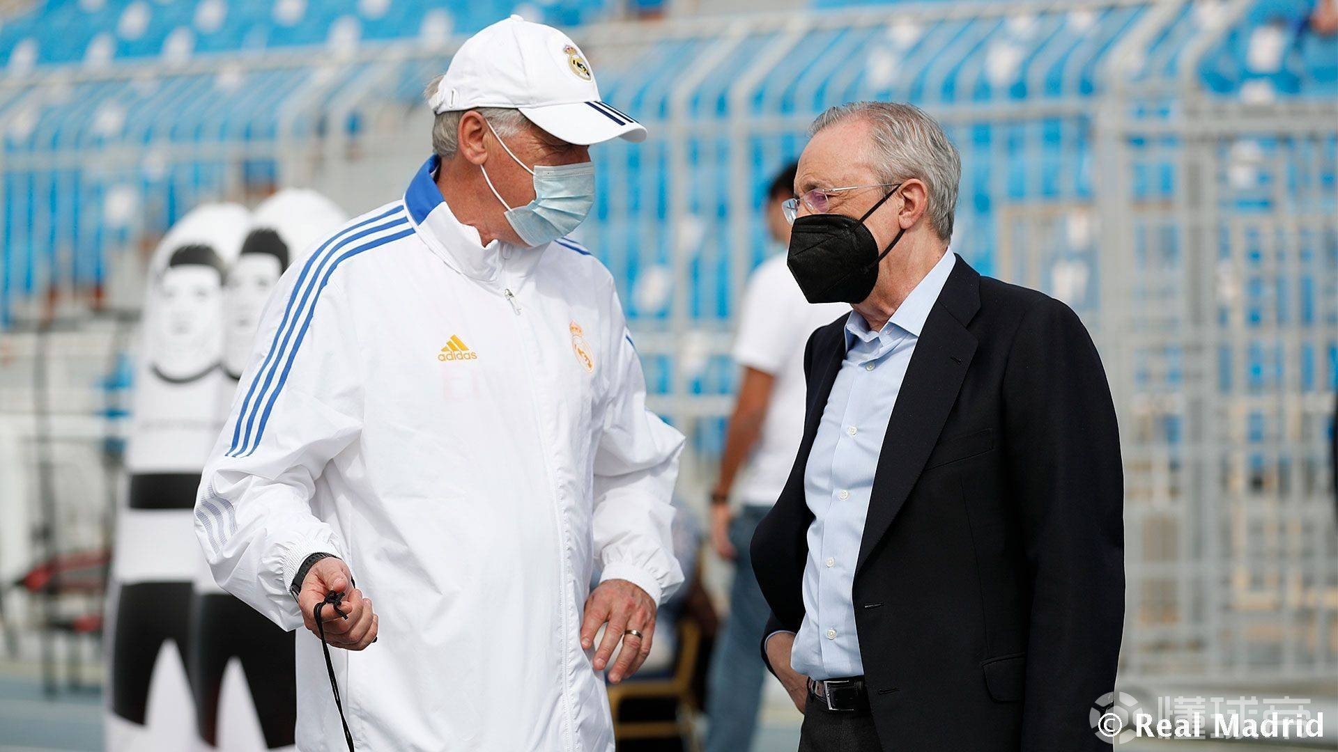 世俱杯决赛-教练组开会商讨未来战略,球队欲进一步巩固领先优势