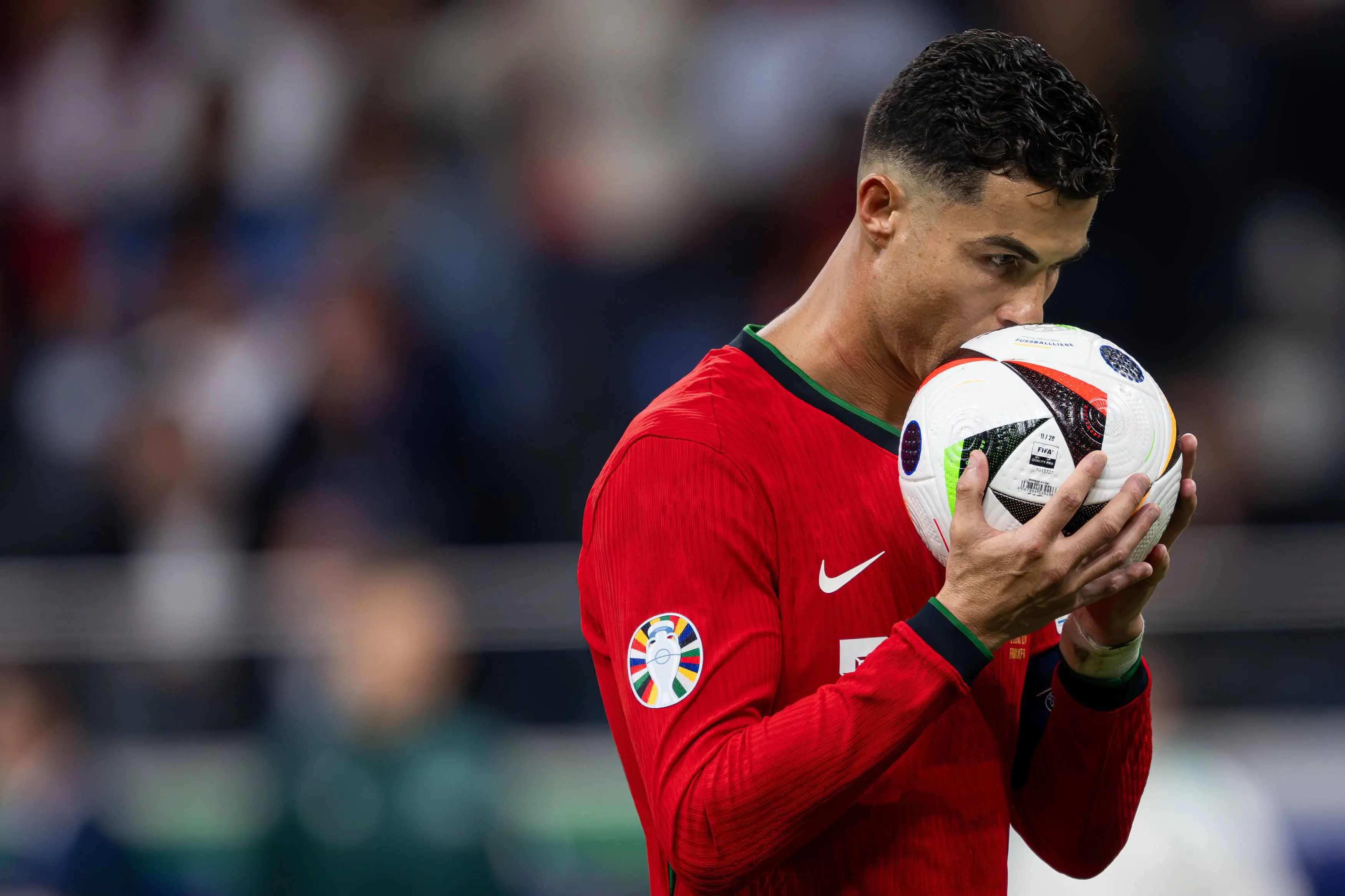 世俱杯赛程-体坛传奇足球明星再度出击,回顾辉煌岁月