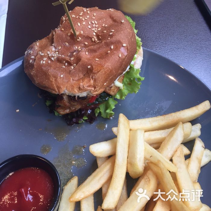 世俱杯分组-汉堡痛失胜利,保级之路漫漫