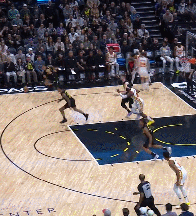 爵士队在主场力克老鹰队，取得胜利