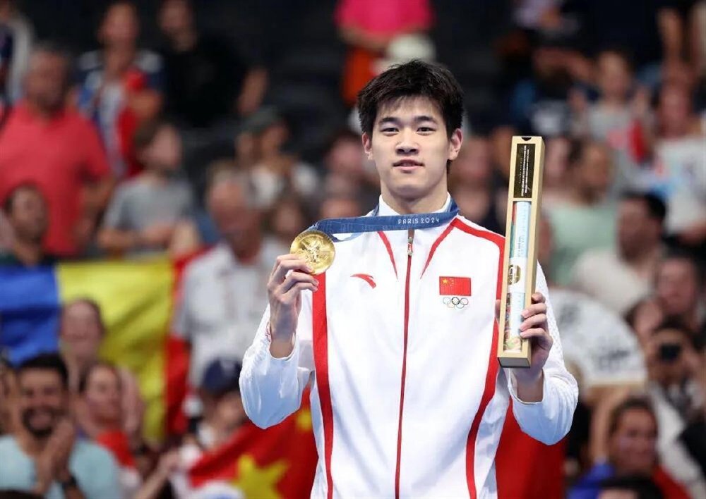 澳大利亚游泳传奇再现，连夺多项金牌