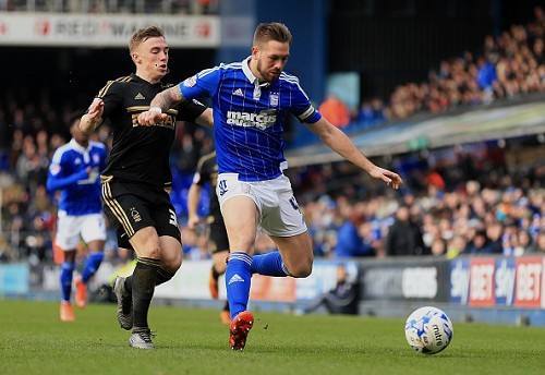 包含谢周三客场击败考文垂，暂时摆脱降级区的词条