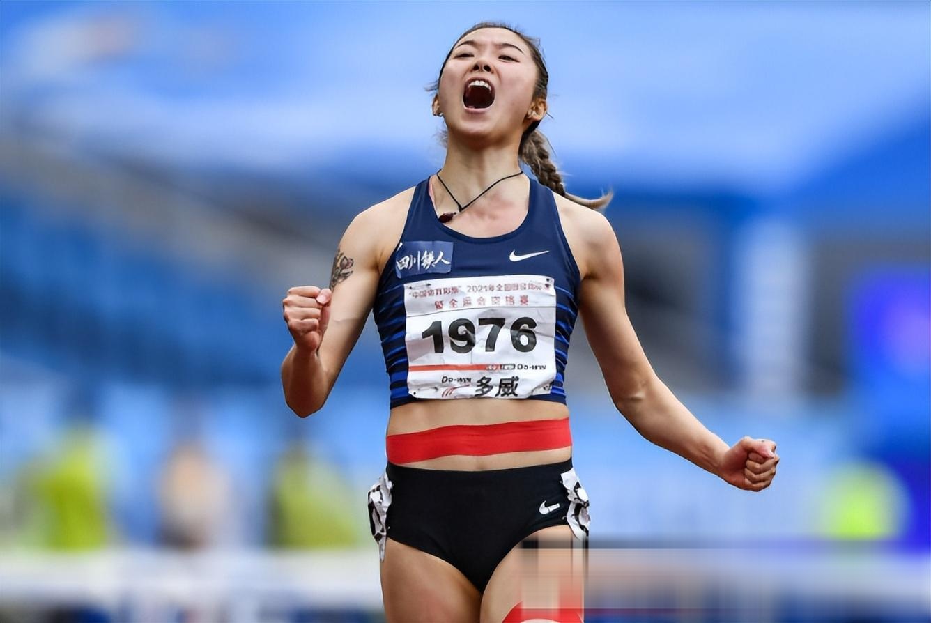 运动场上女选手们展现出色实力,刷新记录 运动场上女选手们展现出色实力,刷新记录