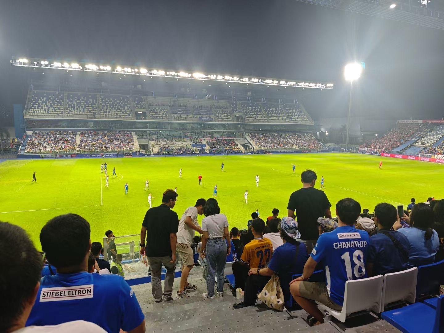 泰国篮球联赛赛场气氛火热,人气达到最高点 泰国篮球联赛赛场气氛火热,人气达到最高点