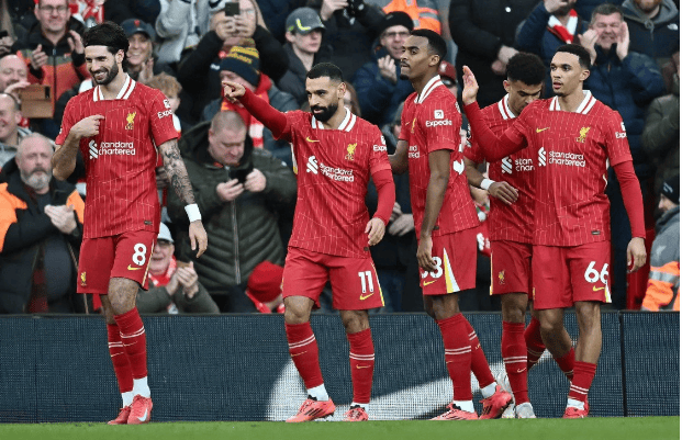 利物浦大胜对手,赢得英超联赛积分榜首位 利物浦大胜对手,赢得英超联赛积分榜首位