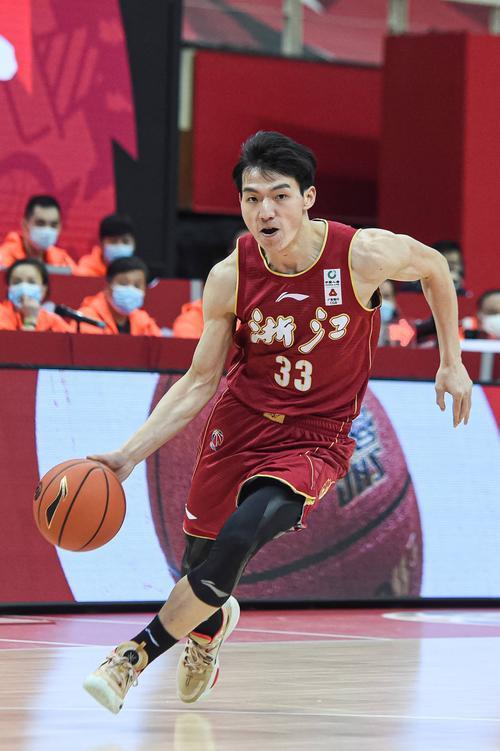 世俱杯改制-红衣男篮回归赛场,全队雄心勃勃力争胜利