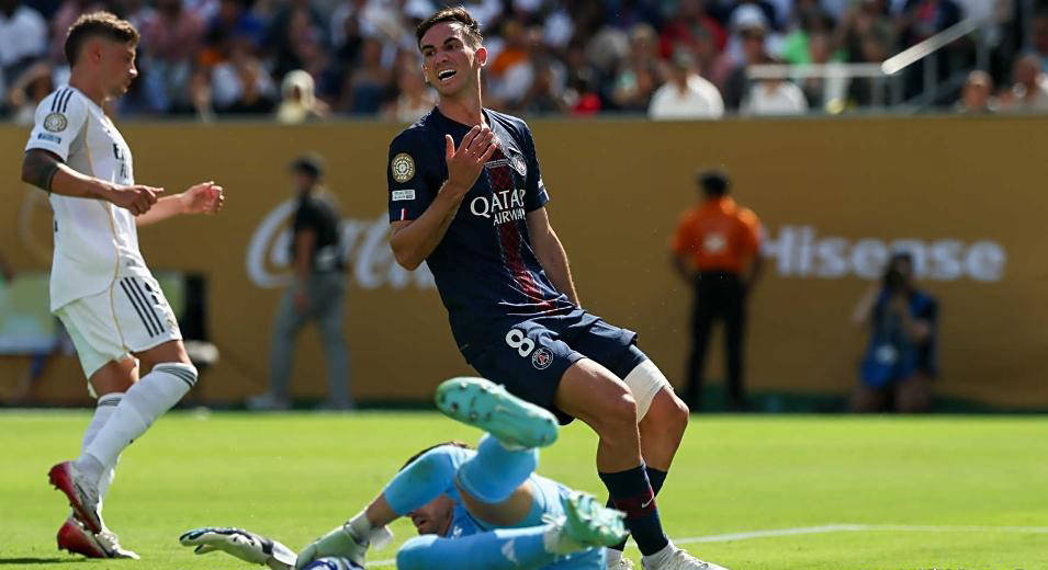 世俱杯-巴黎圣日耳曼球迷热情高涨,庆祝胜利