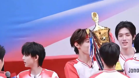 世俱杯参赛资格-红队夺冠,全员出战助阵,团结无敌