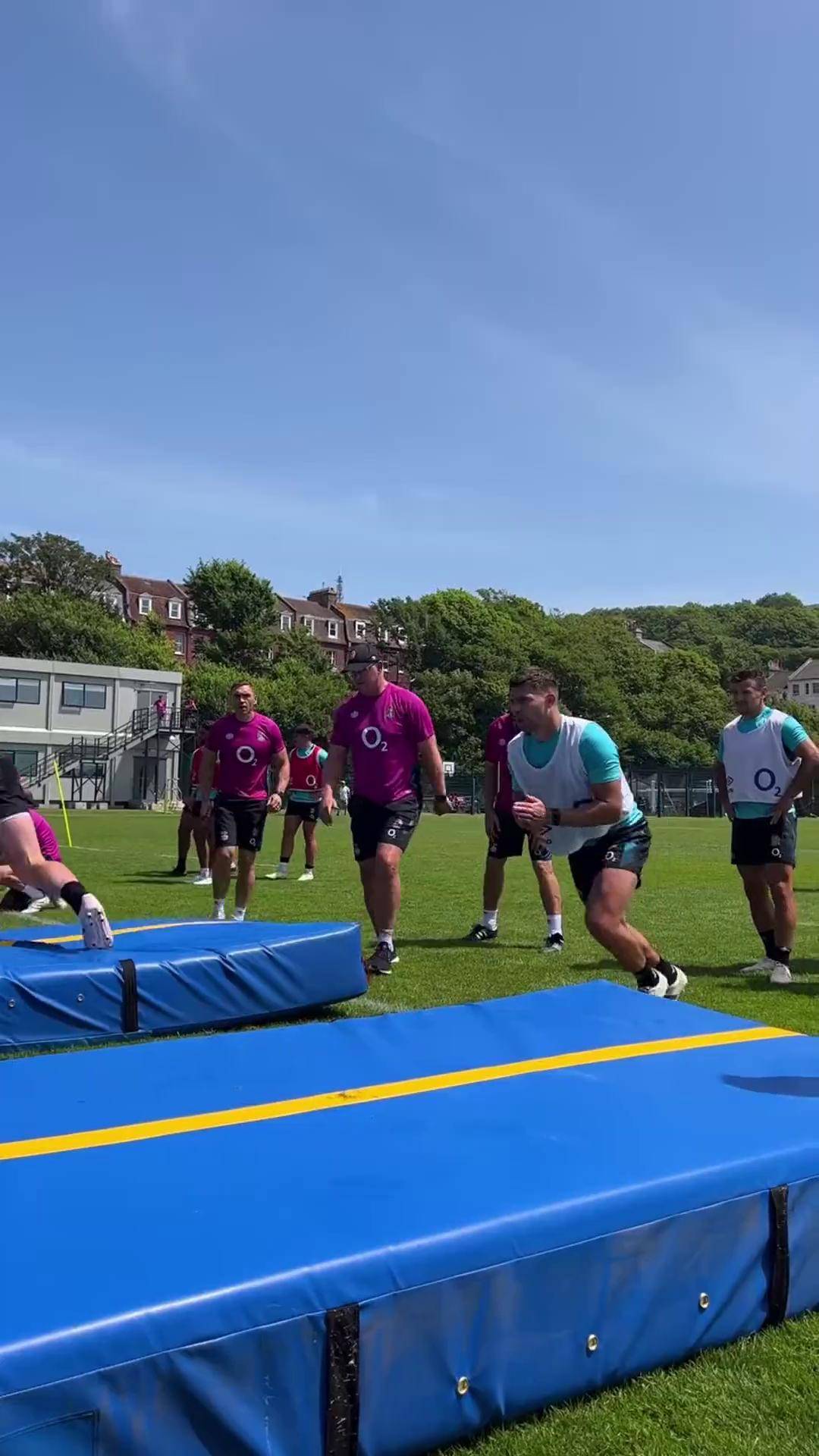 英格兰橄榄球队逆袭夺取胜利