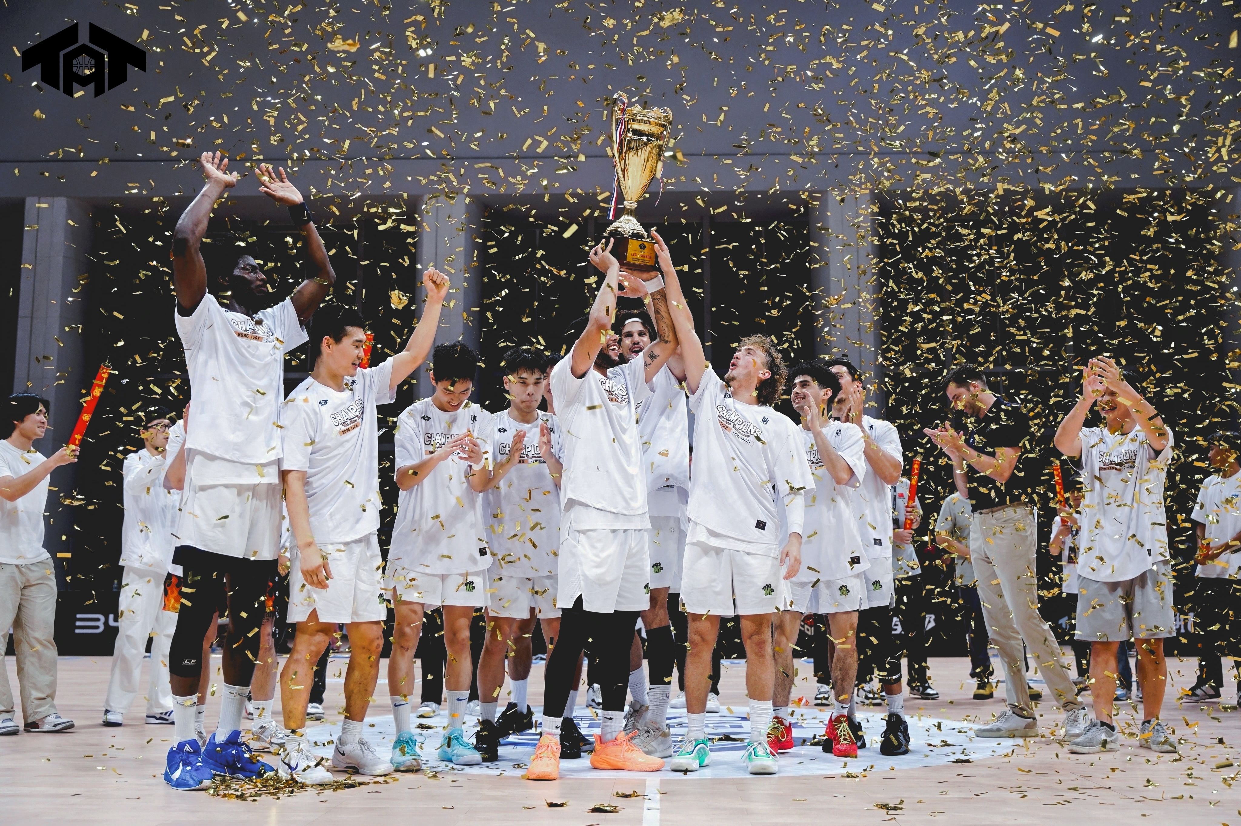 世俱杯决赛-篮球赛季最后一轮比赛精彩纷呈,球队奋力拼搏的简单介绍