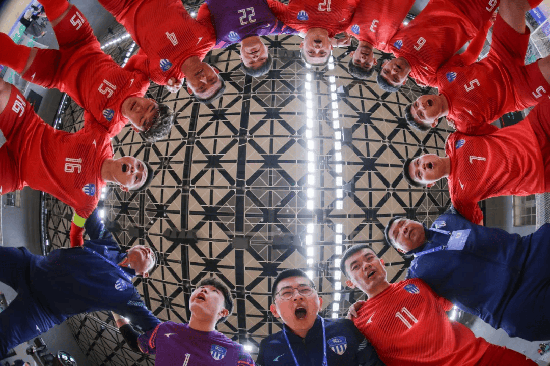 精妙一战!国际足球赛事上的球员风采 精妙一战!国际足球赛事上的球员风采