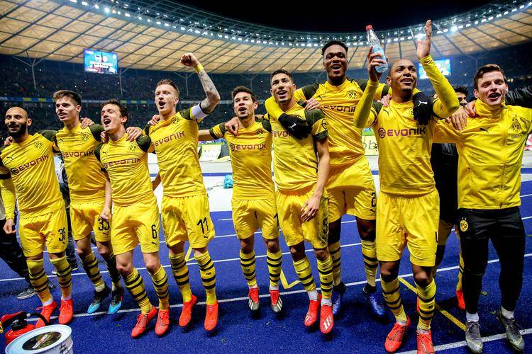 世俱杯直播-德国球队赴法国备战比赛,士气昂扬