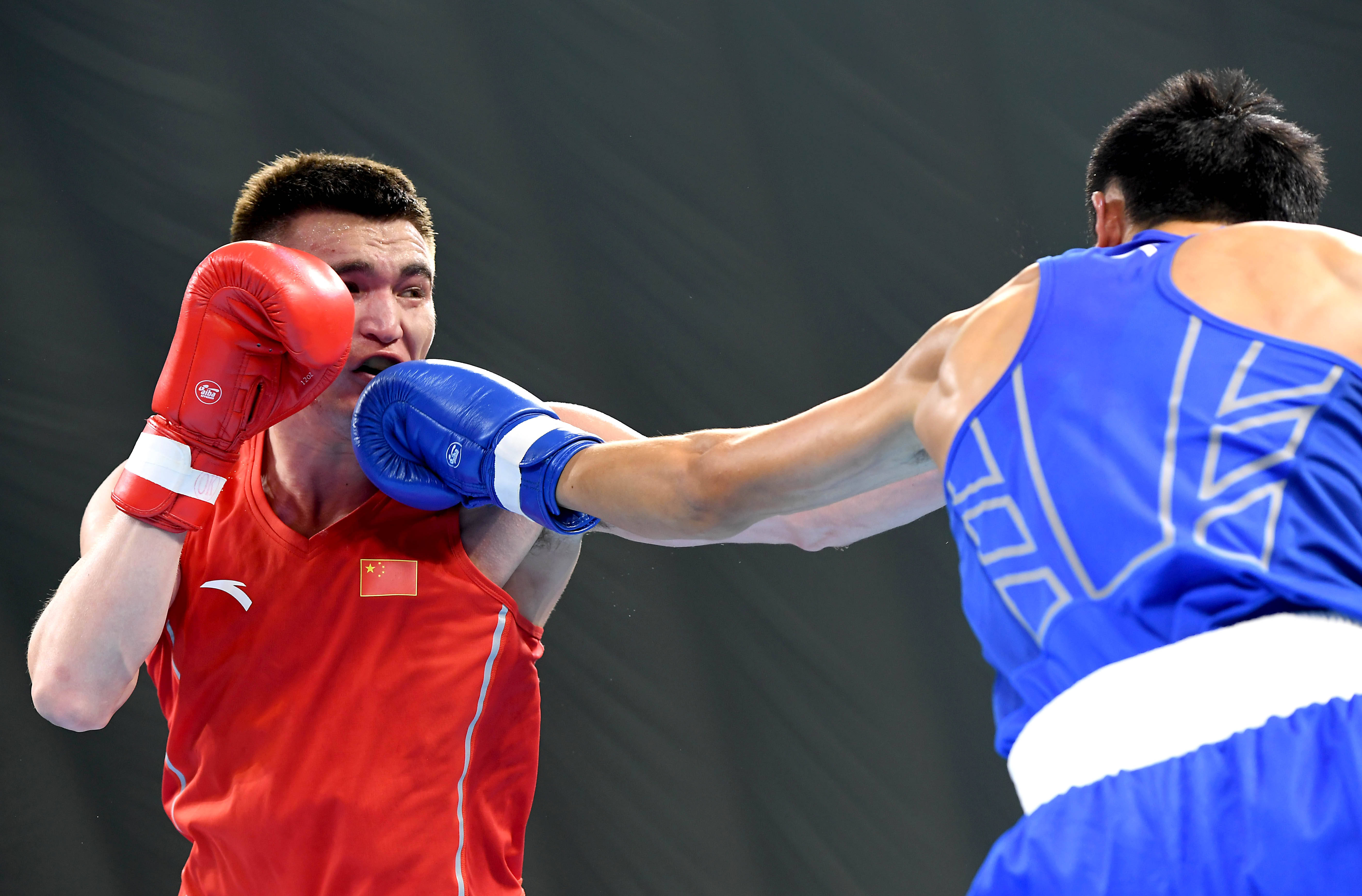 拳击半决赛:胜负难料,选手誓夺桂冠的简单介绍 拳击半决赛:胜负难料,选手誓夺桂冠的简单介绍