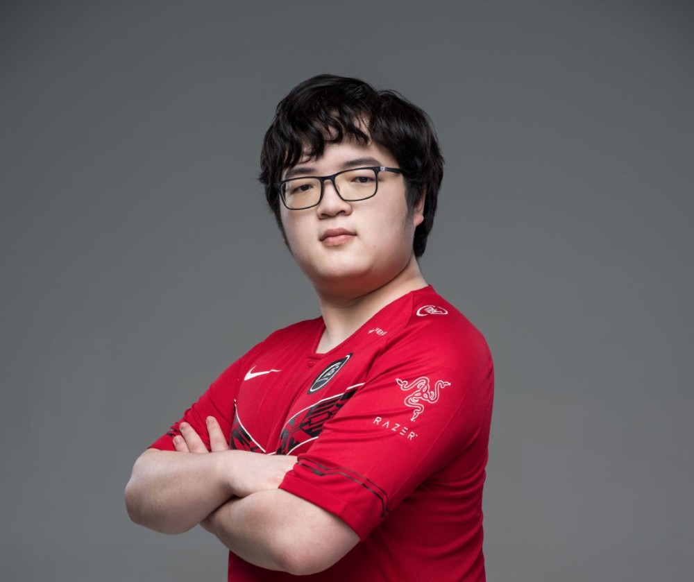 EDG险胜FLY,Keria团战一打五强强对话小组赛,技惊四座的简单介绍 EDG险胜FLY,Keria团战一打五强强对话小组赛,技惊四座的简单介绍