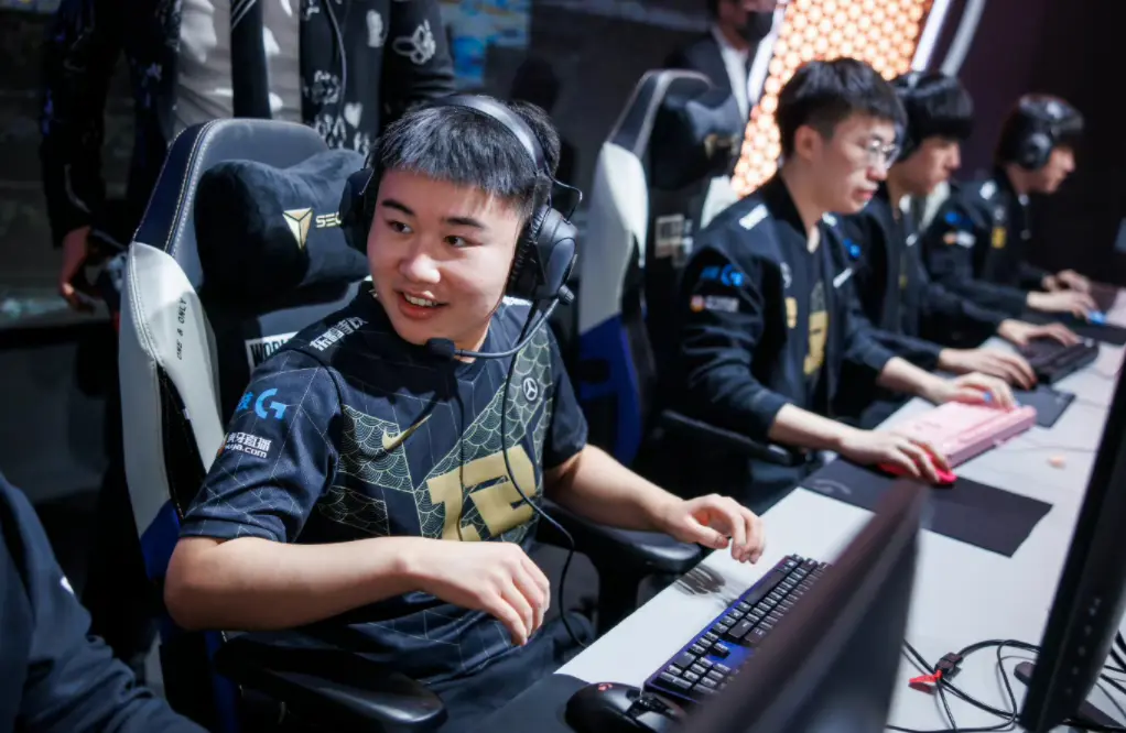 世俱杯赛程-RNG力克GEN,369关键团战开团秒人顶尖较量全球总决赛,成为赛场最大亮点的简单介绍