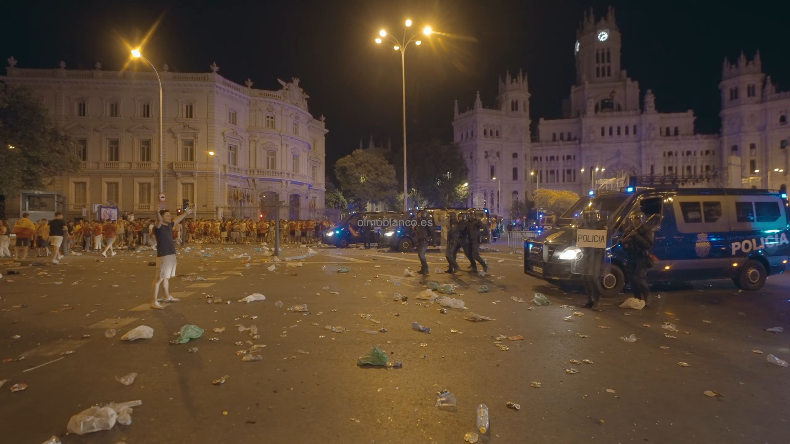 欧预赛引发球迷狂热,球场氛围热烈的简单介绍 欧预赛引发球迷狂热,球场氛围热烈的简单介绍