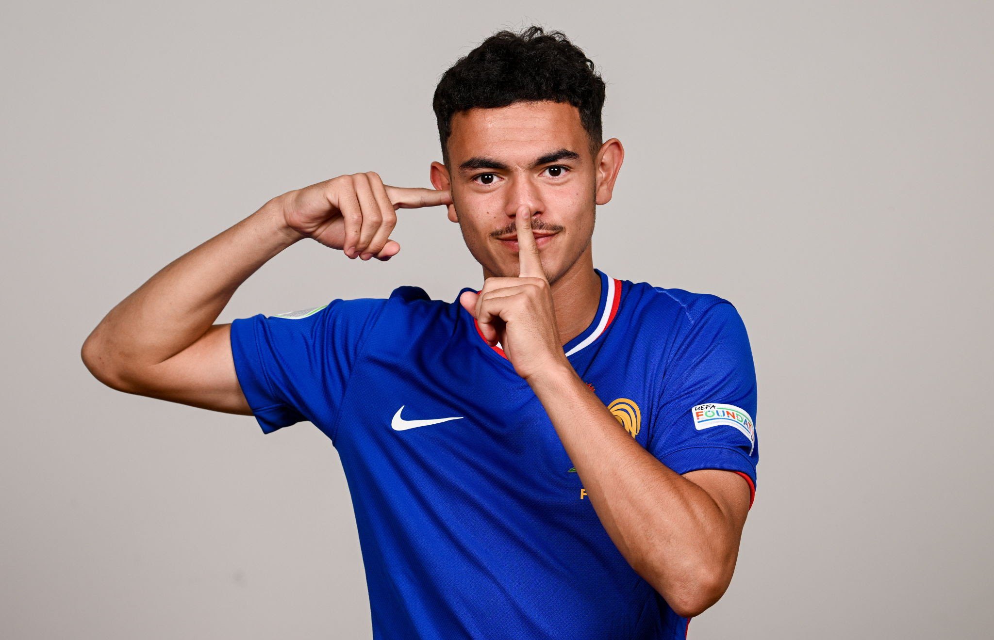 摩纳哥球迷示爱球星,支持无懈可击 摩纳哥球迷示爱球星,支持无懈可击