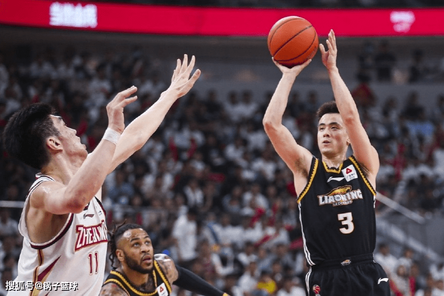 南美洲篮球职业联赛揭幕战闪耀登场,球员们奋力拼搏 南美洲篮球职业联赛揭幕战闪耀登场,球员们奋力拼搏