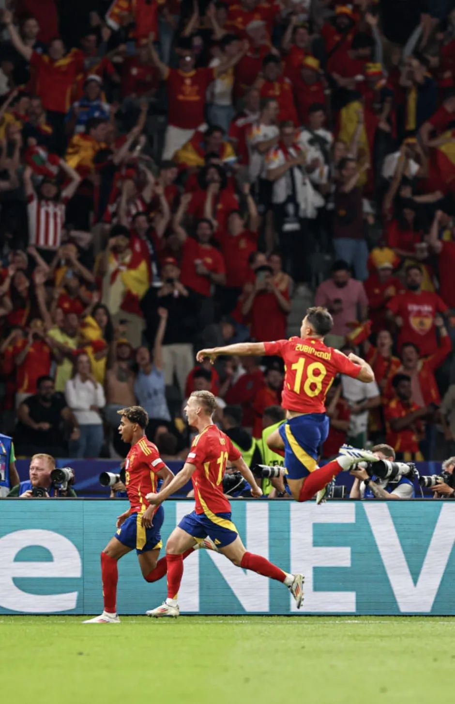 瑞士苦战脱险,挪威未能晋级:欧洲杯强队盛装出场 瑞士苦战脱险,挪威未能晋级:欧洲杯强队盛装出场