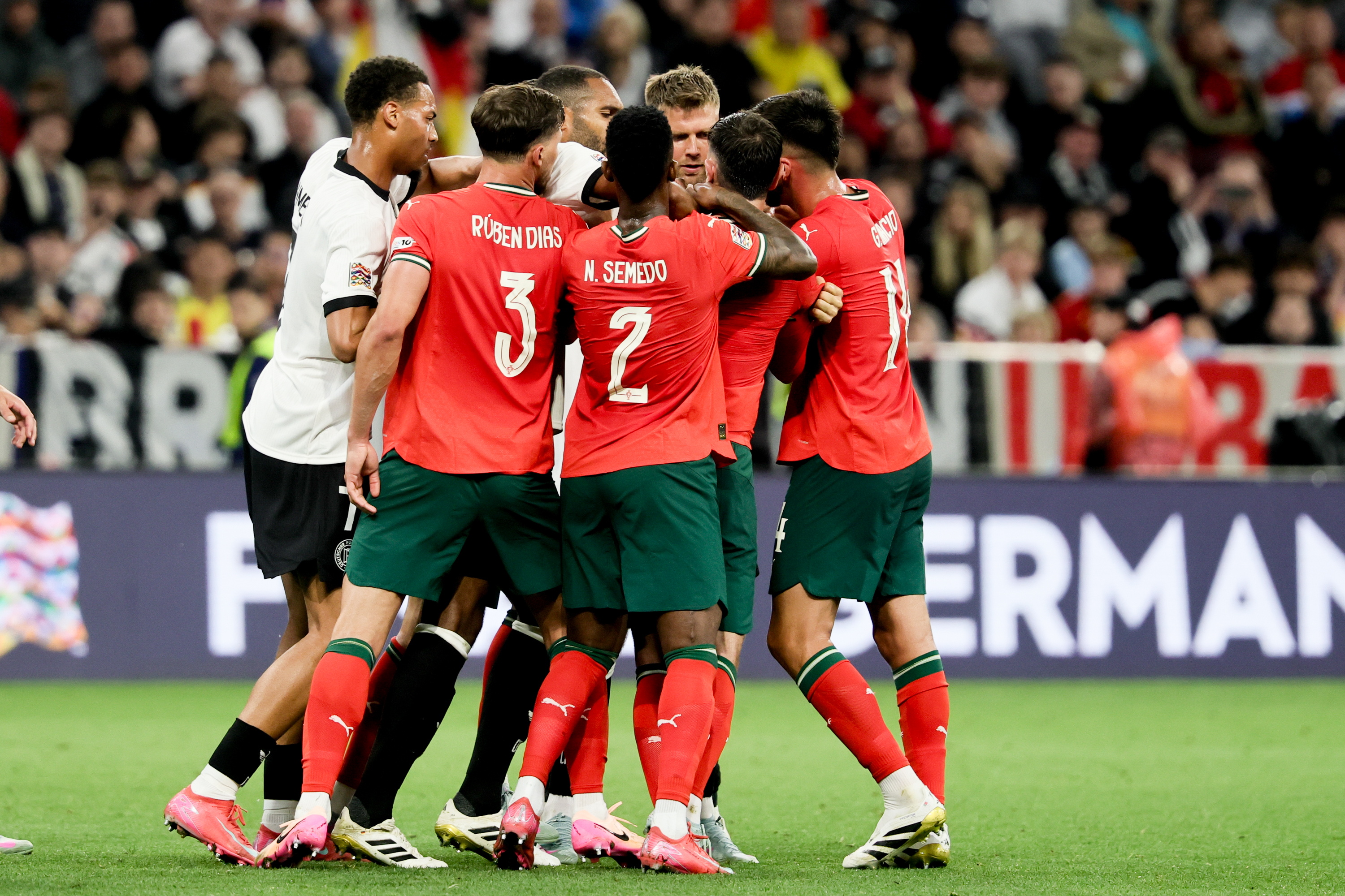 葡萄牙不敌比利时,遗憾出局欧锦赛 葡萄牙不敌比利时,遗憾出局欧锦赛