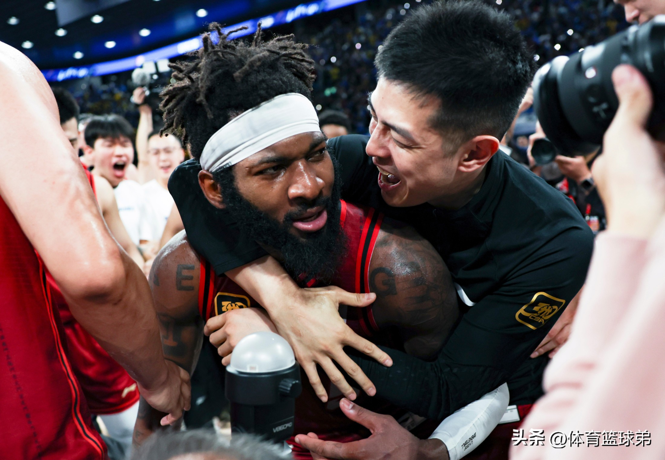 世俱杯时间-包含广东队力克湖人,西亚卡姆状态火热的词条