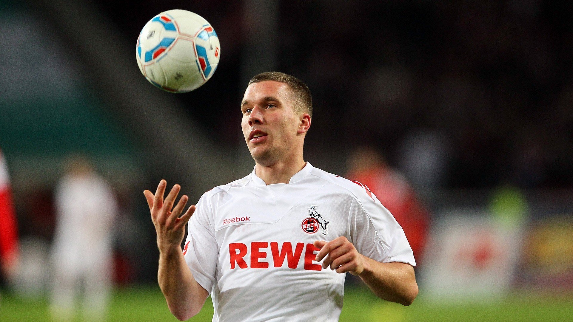 绿茵双重奏，孔德铸就的稳定之锚，与阿根廷风暴下的智利困局