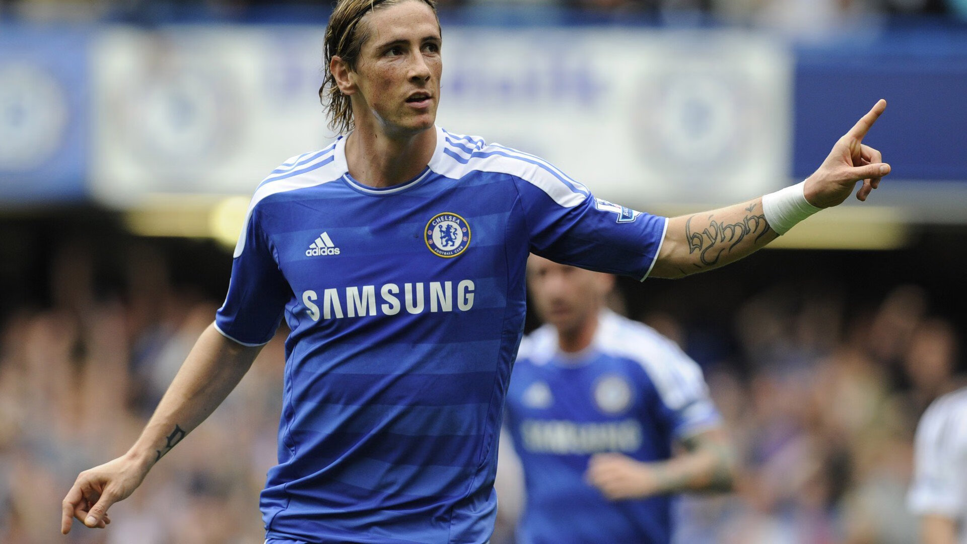 世俱杯决赛-麦迪逊花园的烈焰,尼克斯三分暴雨浇灭魔术,小贾伦生涯之夜诠释未来